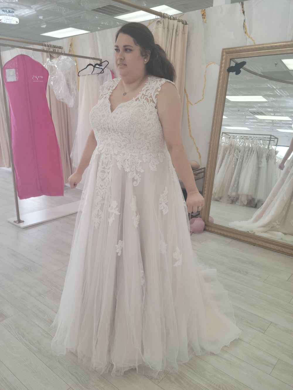 Lace Appliqué V-Neck A-Line Wedding Dress in Ivory